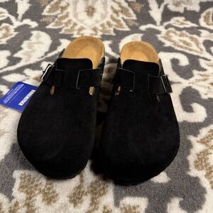 Woman’s Birkenstock Boston Clogs In Black Size 8